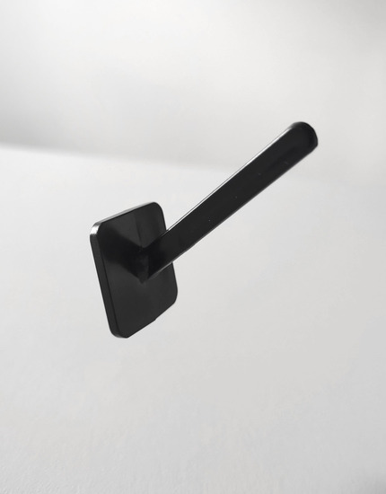 Černý plastový kolík 123-B