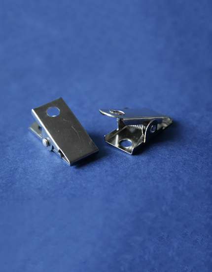 Kovový klip s otvorem KK360